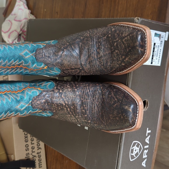 Ariat Futurity 11D - Picture 2 of 7